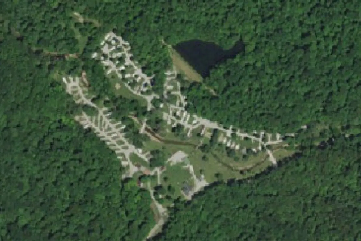 Aerial view of Fallen Rock RV Parke and Campground