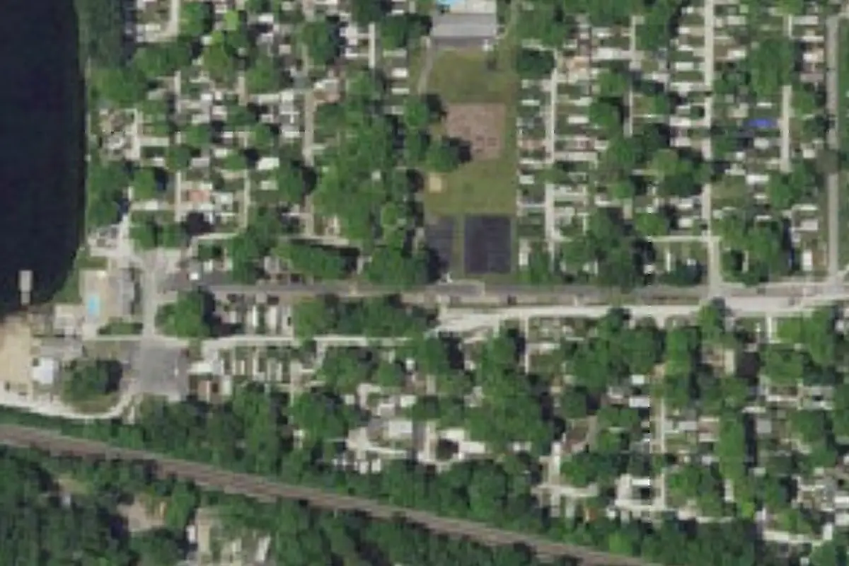 Aerial view of Lakeshore Camp Resort